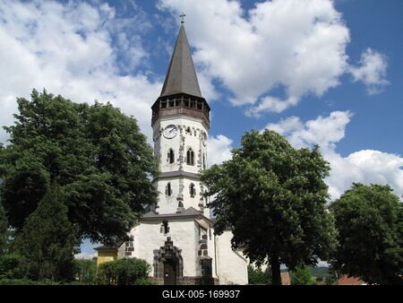 Gyöngyöspata, 2016. május 16.Györngyöspata  XII. sz-ból származó, eredetileg román stílusú  Kisboldogasszony temploma.-stock-foto