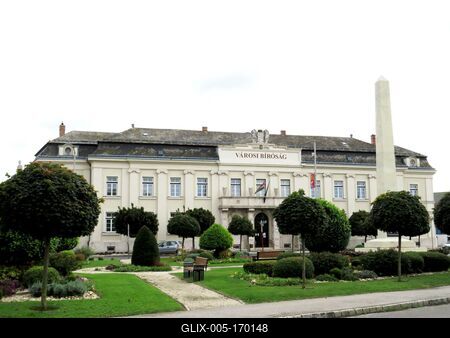City Court - Mosonmagyaróvár - WWI obelisc-stock-foto