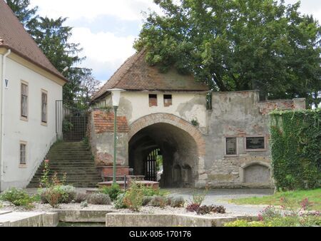 Castle Fortress entrance Tower - Mosonmagyaróvár-stock-foto
