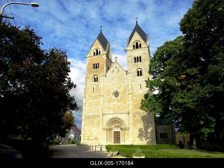 Lébény - St. James Church - Romanesque-stock-foto