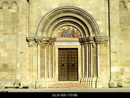 St. James Church - Lébény - Hungary - Gate-stock-foto