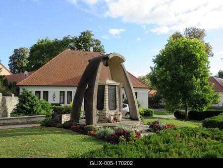 WWII Monument - Lébény - Hungary-stock-foto