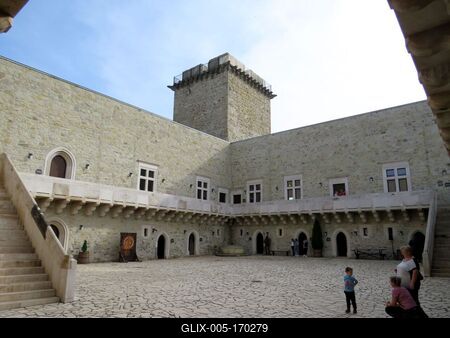 Castle of Diósgyőr - Inner Courtyard-stock-foto