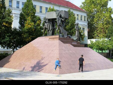 Monument of Heroes - Miskolc - Hungary-stock-foto