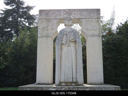 Statue of Hungarian King St. Stephan, founder of the Hungarian State  - Miskolc-stock-foto