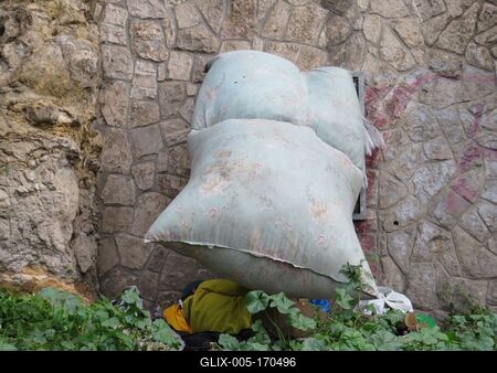 Sleeping homeless Man - Budapest-stock-foto