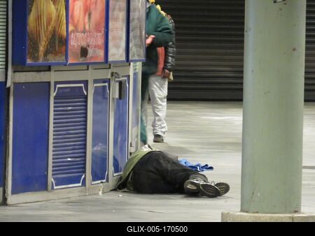 Sleeping homeless - Budapest-stock-foto