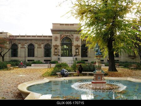 Millennium Hose - Museum - Budapest - City Park-stock-foto