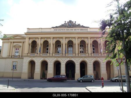 Szolnok, 2016. szeptember 3.Jász-Kun-Szolnok Megye megyeháza.-stock-foto