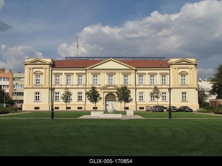 Szolnok, 2016. szeptember 3.A Jász-Kun-Szolnok megye megyeháza Verseghy parkra nézõ hátsó homlokzata.-stock-foto