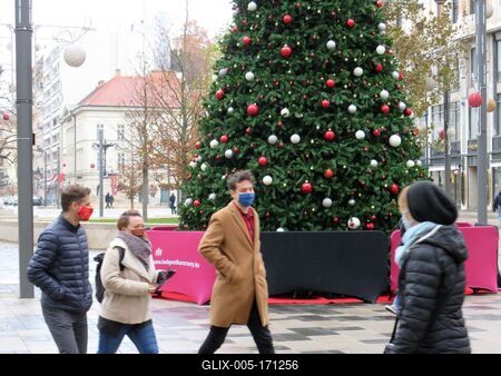 Masks, Coronavirus . Christmas Tree - Budapest-stock-foto
