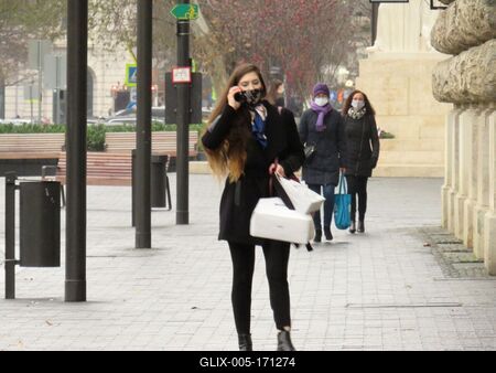 People wearing masks against Coronavirus - Christmas-stock-foto