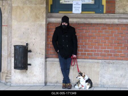 Man with dog in Coronavirus mask - Mudapest Market Hall-stock-foto