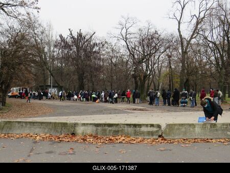 Hoimeless people waiting for food disatribution - Budapest-stock-foto