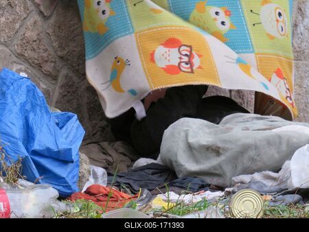 Homeless under a hot air blower nozzle - Budapest-stock-foto
