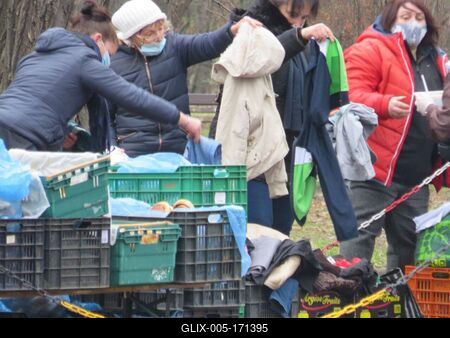 Clothing and Food distribution in Budapest-stock-foto