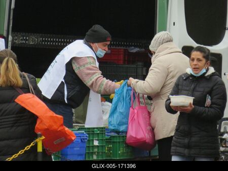 Food distribution for Poors in Népliget - Budapest-stock-foto