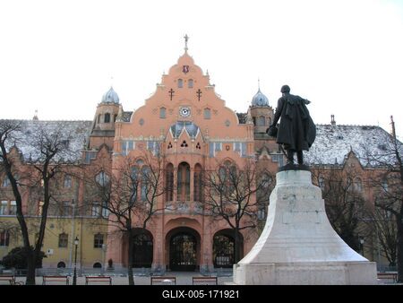 Kecskemét - Town Hall - Kossuth statue-stock-foto