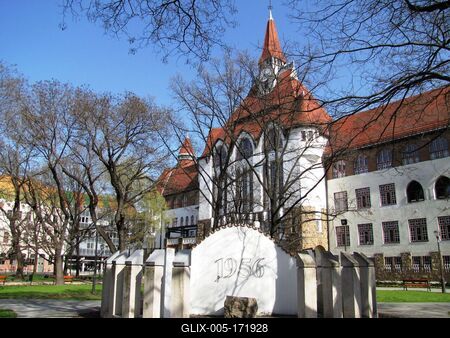 1956 Monument -Hungary - KLecsekemét - Reformed College-stock-foto