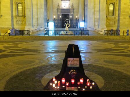 Symbolic tomb of Victims of Froist Death - Budapest-stock-foto