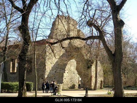 People talking in the Spring Sunshine - Budapest-stock-foto
