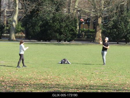 Spring on Margaret Island - Ball players-stock-foto