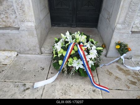 US flower wreath at the tomb of Kossuth Lajos-stock-foto