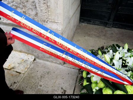US flower wreath at tomb of KOssuth Lasjos-stock-foto