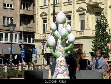 Herend porcelain sculpture - Tree of Life - Budapest-stock-foto