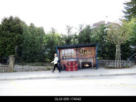 Bus Stop - Curisity - Budapest - Rare flight-stock-foto