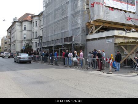 People waiting for vaccination - Covid - Budapest-stock-foto
