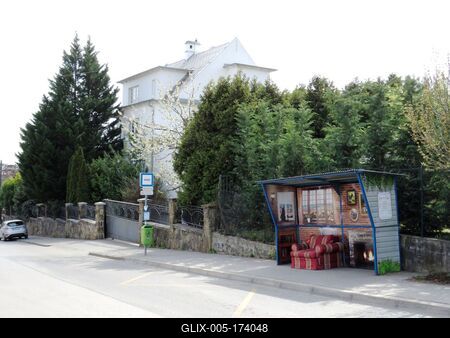 Bus Stop - Budapest - Curiosity - Rare flight-stock-foto
