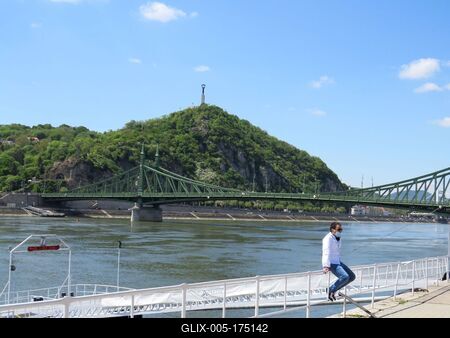 Man sunbathing at the Danube barrier - Budapest-stock-foto