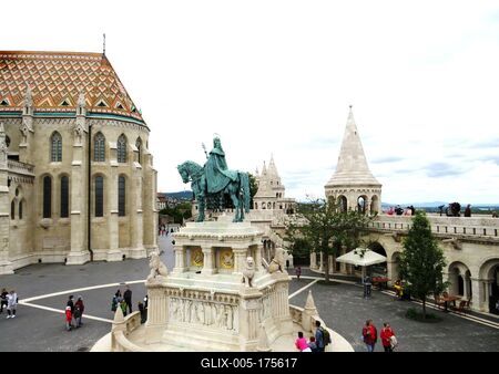 Fisherman's Bastion - Sz. Stepahn Statue - Budapest-stock-foto