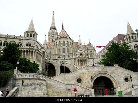 Budapest - Fischerman's Bastion and Matthias Church-stock-foto
