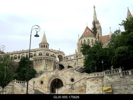 Budapest - Fischerman's Bastion and Matthias Church-stock-foto