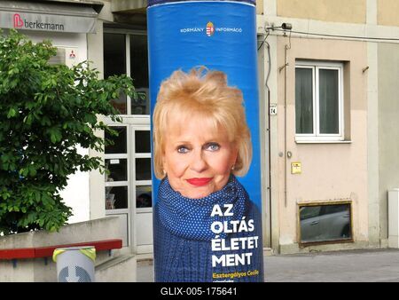 Poster promoting vaccine against Coronavirus - Budapest-stock-foto