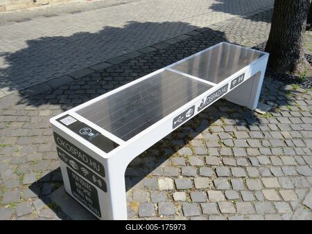 Solar smartbench - WIFI Hotspot - Baja - Technical invention-stock-foto