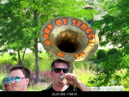 Street Musicians - Trumpet - Budapest-stock-foto