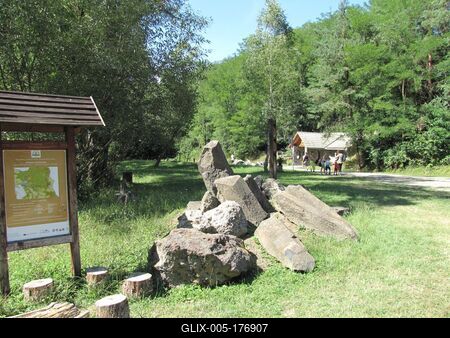 Ipolytarnóc Fossils Nature Reserve.- Rock path-stock-foto