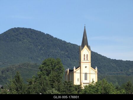 Norther Hungarian Nature environment with Neo-Gothic church - Karancslapujtő-stock-foto