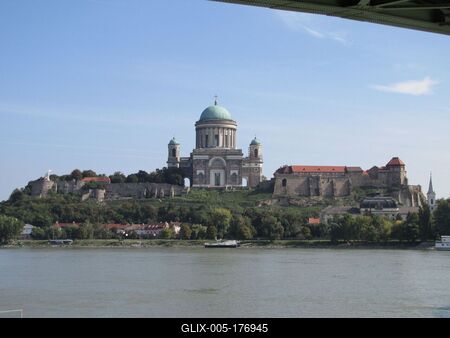 Esztergom Cathedral - Danube - From Slovakia-stock-foto