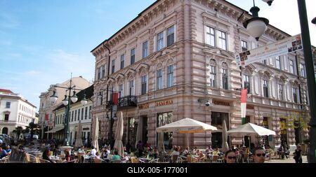 Szeged - Cappella Caffé - People - Summer-stock-foto