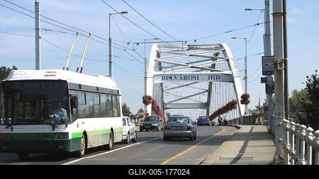 Szeged - Downtow bridge connecting old and new town-stock-foto