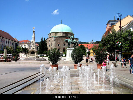 Pécs historical square - Fountain - Hungary-stock-foto