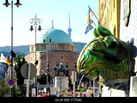 Pécs - Ox head of Zsolnay well - Mosque - Széchenyi square-stock-foto