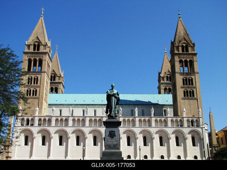 Pécs Cathedral - Hungary-stock-foto