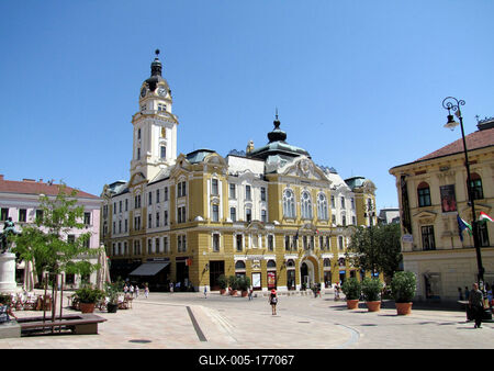 City Hall - Pécs - Main square - Hungary-stock-foto