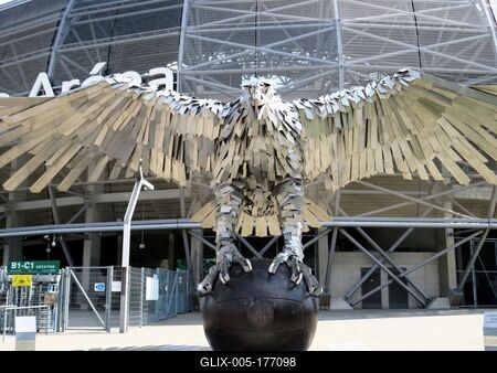 Sprt - Eagle statue - Ferencváros - Football - Hungary-stock-foto