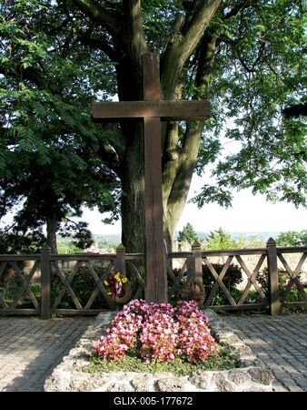 Tomb of Hungarian writer Gárdonyi Géza - Eger - Hungary-stock-foto